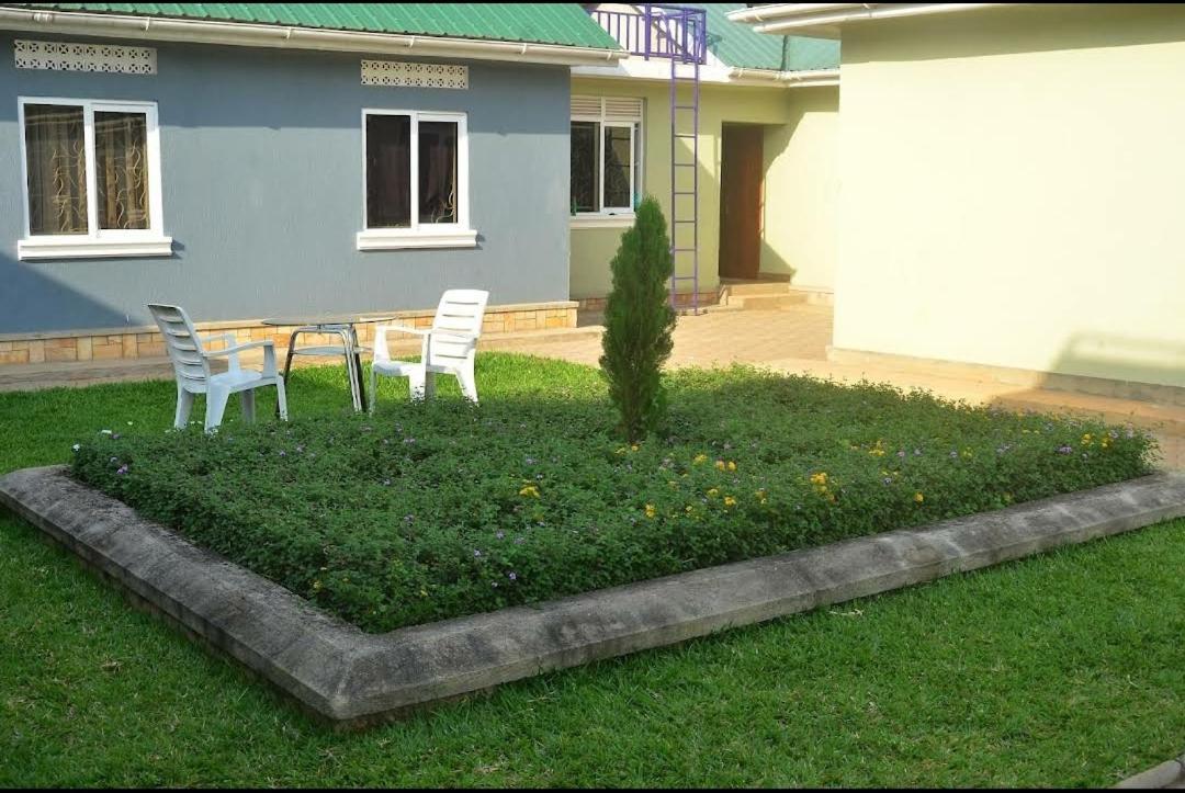 Migingo Suites Εντέμπε Εξωτερικό φωτογραφία